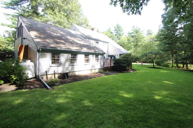 125 Boxwood Ln, Bridgewater, MA 02324