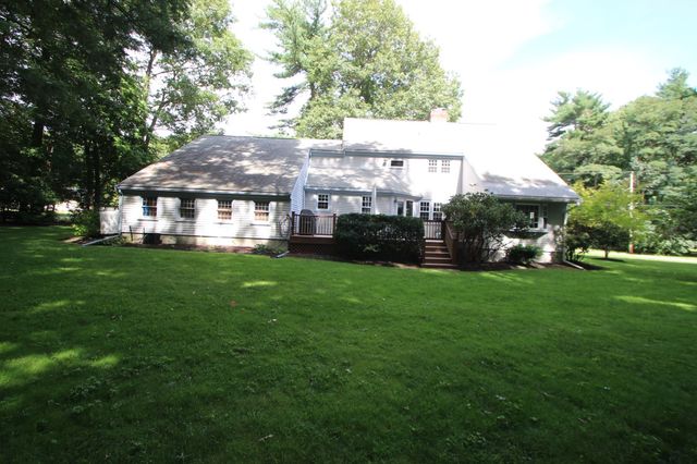 125 Boxwood Ln, Bridgewater, MA 02324