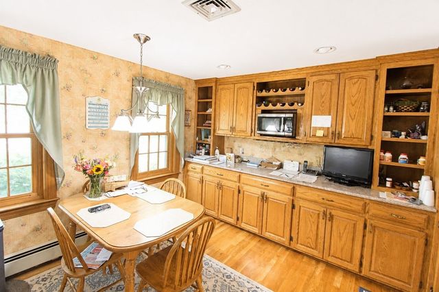 125 Boxwood Ln, Bridgewater, MA 02324