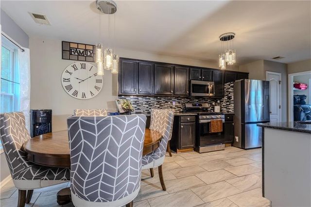 6160 Queensdale Drive, Douglasville, GA 30135