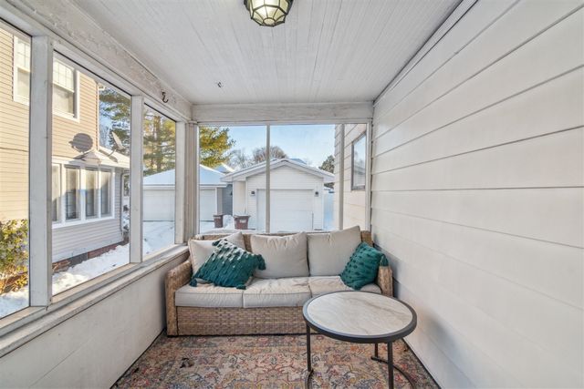 911 4th Street, Jackson, MI 49203