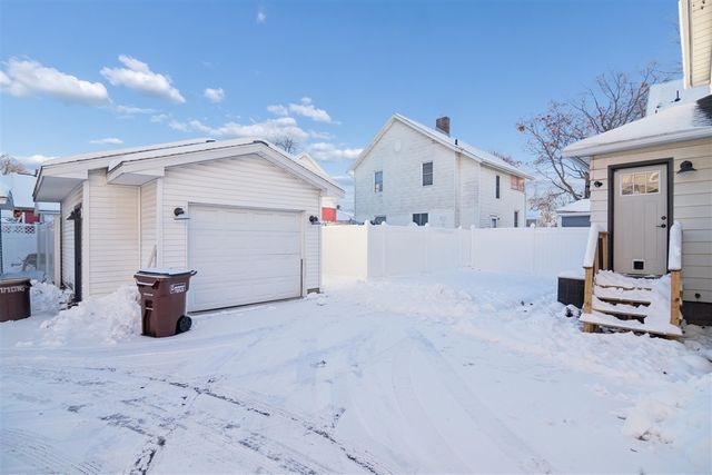 911 4th Street, Jackson, MI 49203