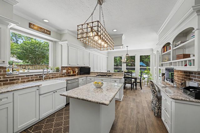 1726 Chestnut Grove Lane, Houston, TX 77345