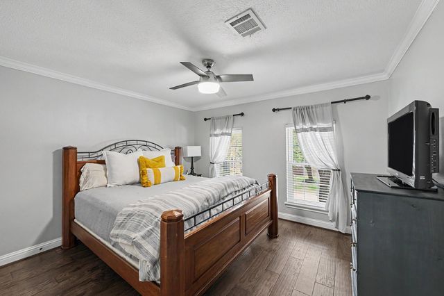1726 Chestnut Grove Lane, Houston, TX 77345