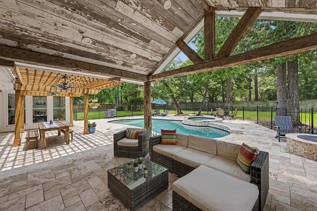 1726 Chestnut Grove Lane, Houston, TX 77345