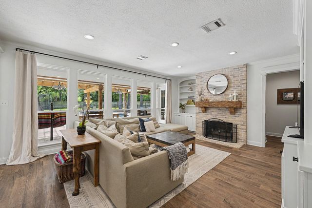 1726 Chestnut Grove Lane, Houston, TX 77345