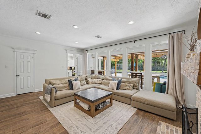 1726 Chestnut Grove Lane, Houston, TX 77345