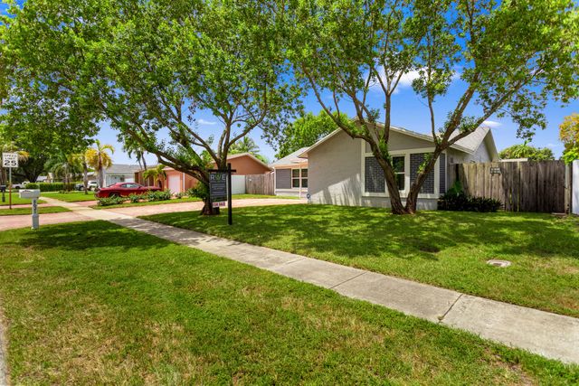 8621 NW 3RD Street, Pembroke Pines, FL 33024
