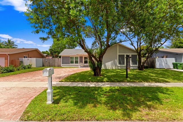 8621 NW 3RD Street, Pembroke Pines, FL 33024