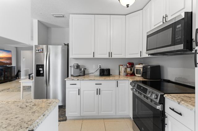 8621 NW 3RD Street, Pembroke Pines, FL 33024