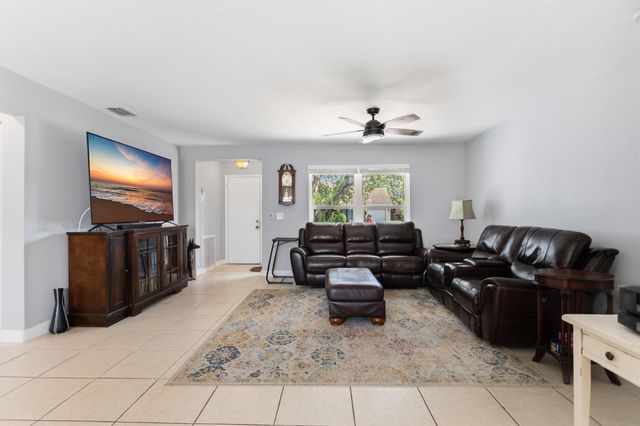 8621 NW 3RD Street, Pembroke Pines, FL 33024