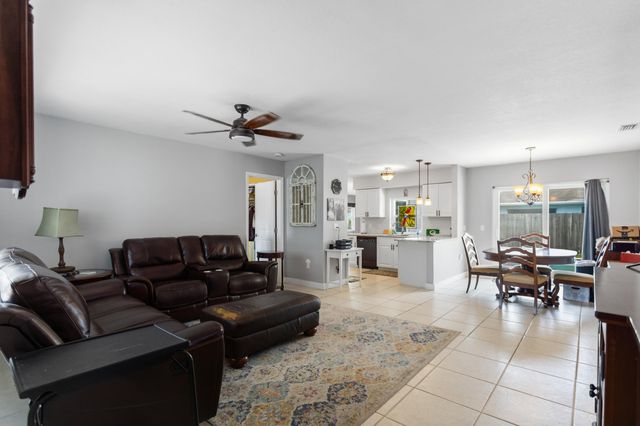 8621 NW 3RD Street, Pembroke Pines, FL 33024