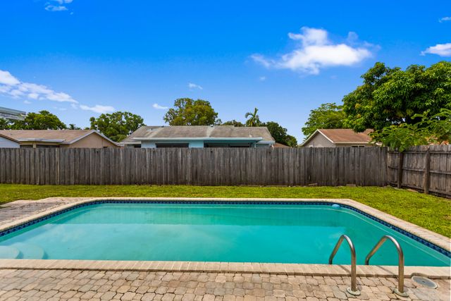 8621 NW 3RD Street, Pembroke Pines, FL 33024