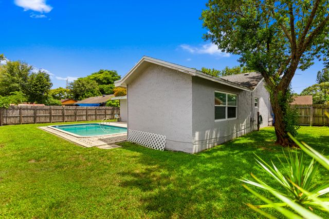 8621 NW 3RD Street, Pembroke Pines, FL 33024