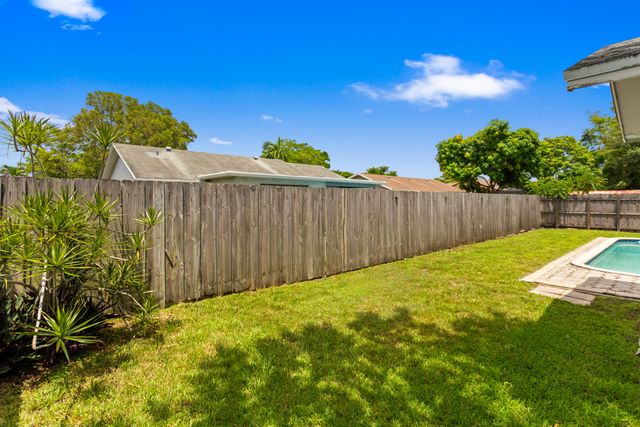 8621 NW 3RD Street, Pembroke Pines, FL 33024