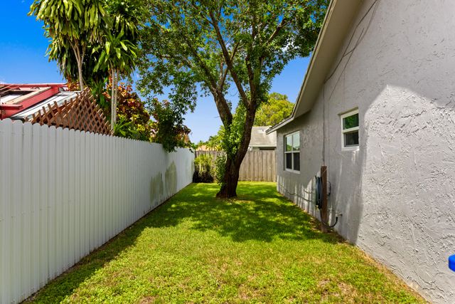 8621 NW 3RD Street, Pembroke Pines, FL 33024