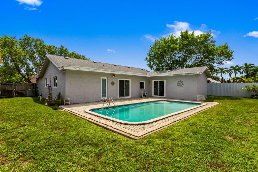 8621 NW 3RD Street, Pembroke Pines, FL 33024