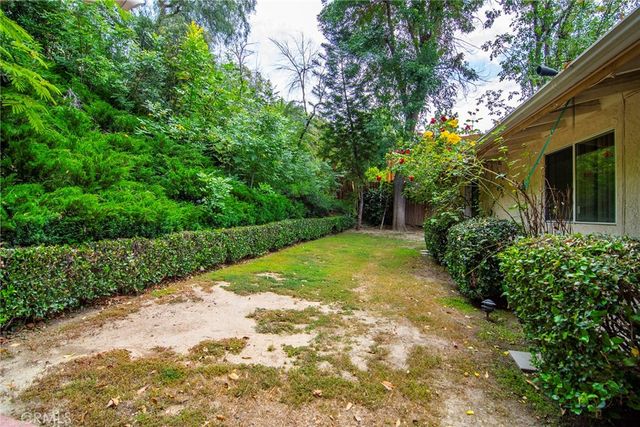 20600 Clarendon, Woodland Hills, CA 91367