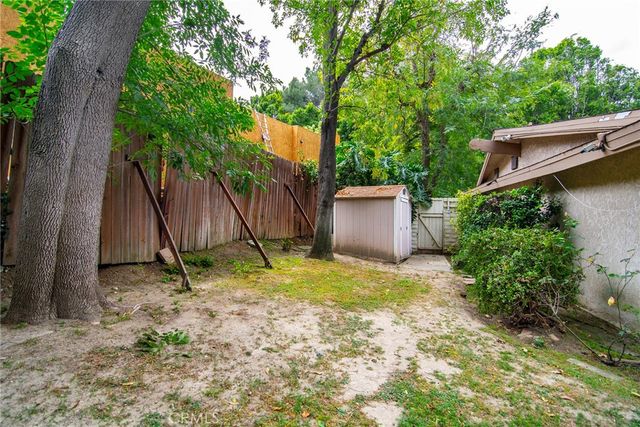 20600 Clarendon, Woodland Hills, CA 91367