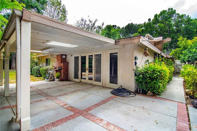20600 Clarendon, Woodland Hills, CA 91367