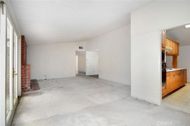 20600 Clarendon, Woodland Hills, CA 91367