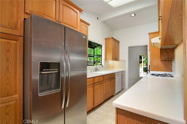 20600 Clarendon, Woodland Hills, CA 91367