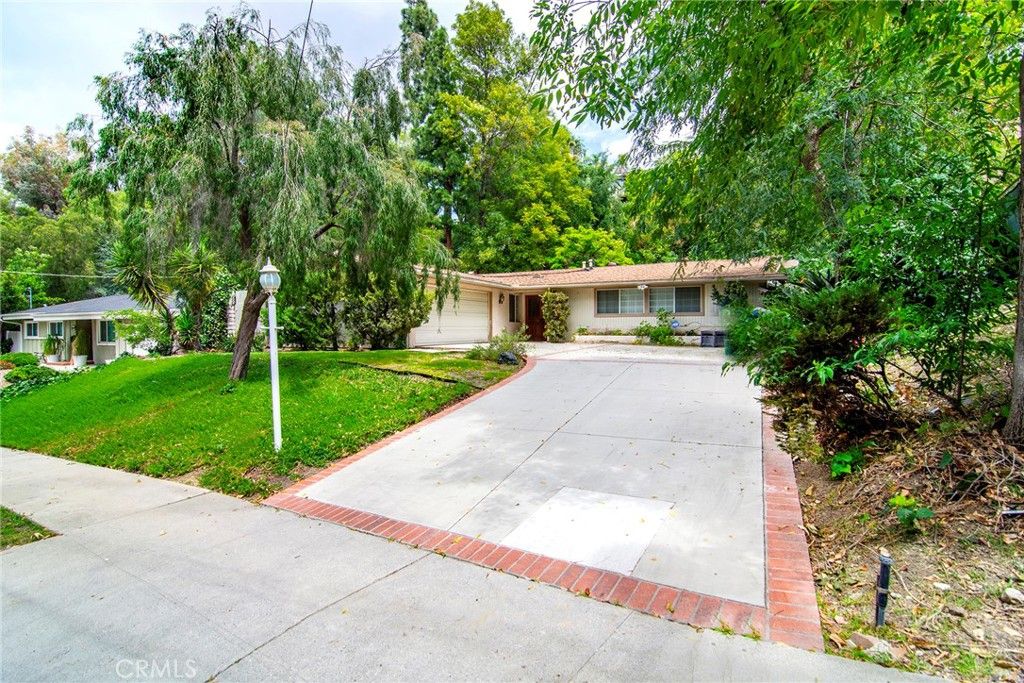 20600 Clarendon, Woodland Hills, CA 91367