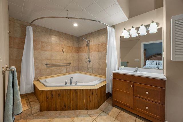 14 Sir Lancelot Dr, Bourne, MA 02532