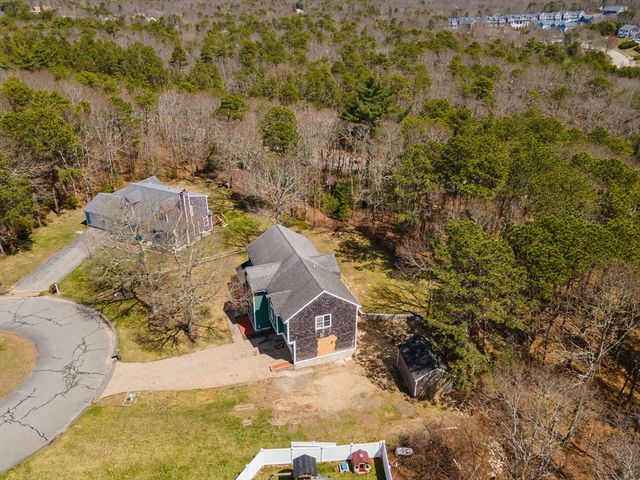 14 Sir Lancelot Dr, Bourne, MA 02532