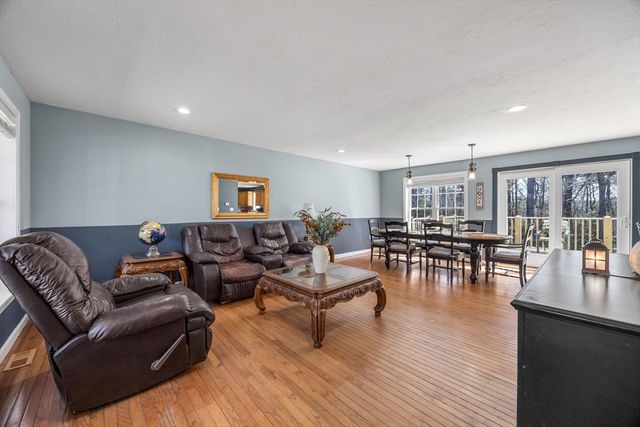 14 Sir Lancelot Dr, Bourne, MA 02532