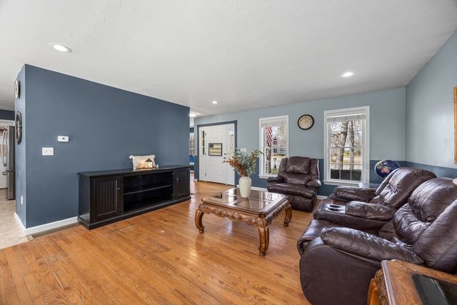 14 Sir Lancelot Dr, Bourne, MA 02532