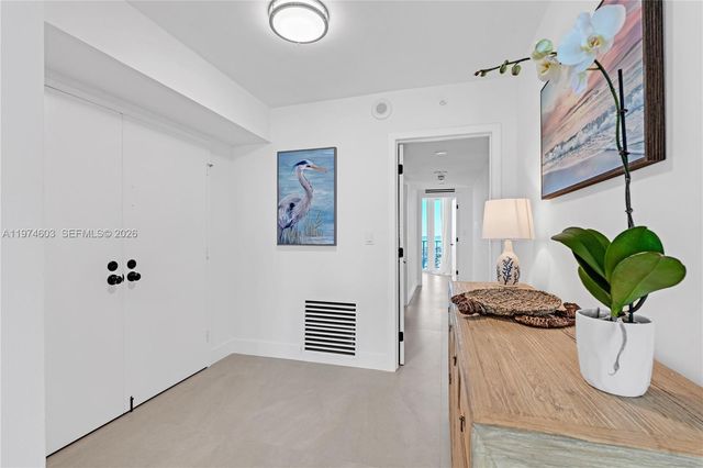 881 Ocean Dr 27D, Key Biscayne, FL 33149