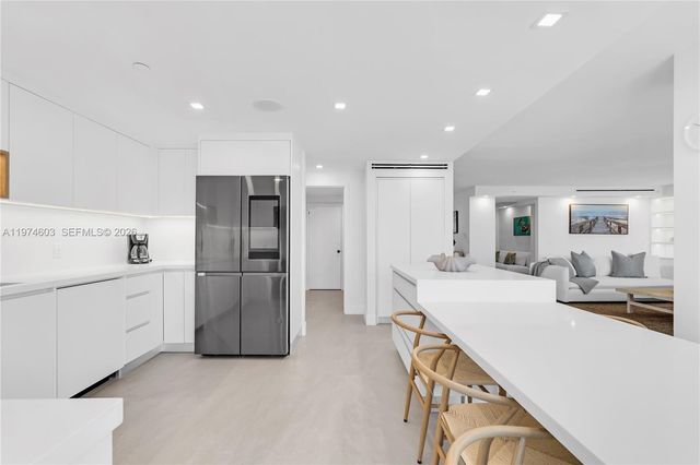 881 Ocean Dr 27D, Key Biscayne, FL 33149