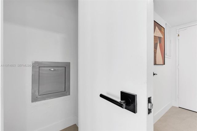 881 Ocean Dr 27D, Key Biscayne, FL 33149