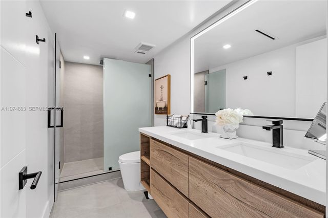 881 Ocean Dr 27D, Key Biscayne, FL 33149