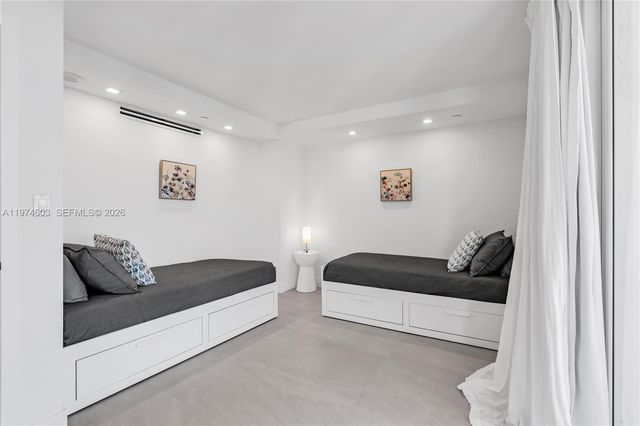 881 Ocean Dr 27D, Key Biscayne, FL 33149