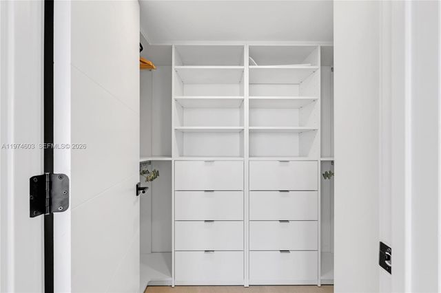 881 Ocean Dr 27D, Key Biscayne, FL 33149