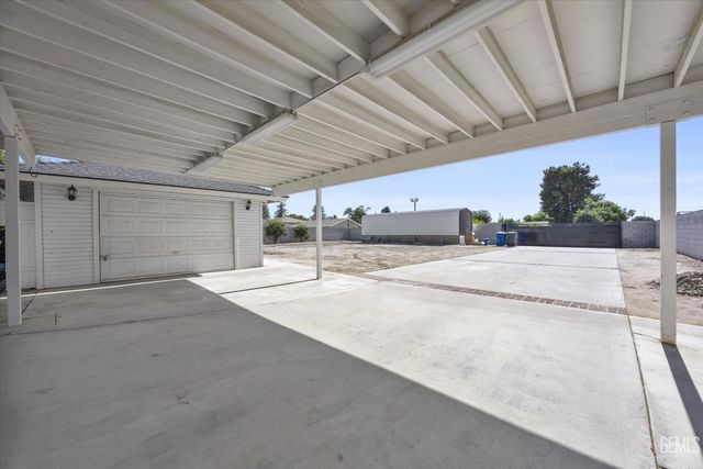 2017 Renfro Road, Bakersfield, CA 93314