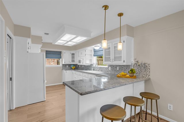 10127 Hazelhurst Drive, Houston, TX 77043
