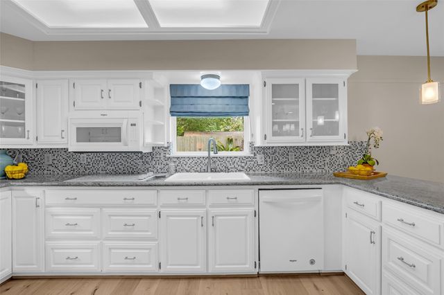 10127 Hazelhurst Drive, Houston, TX 77043