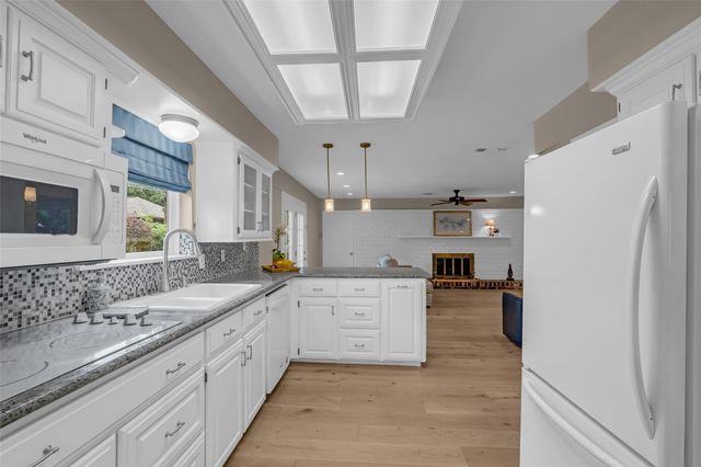 10127 Hazelhurst Drive, Houston, TX 77043