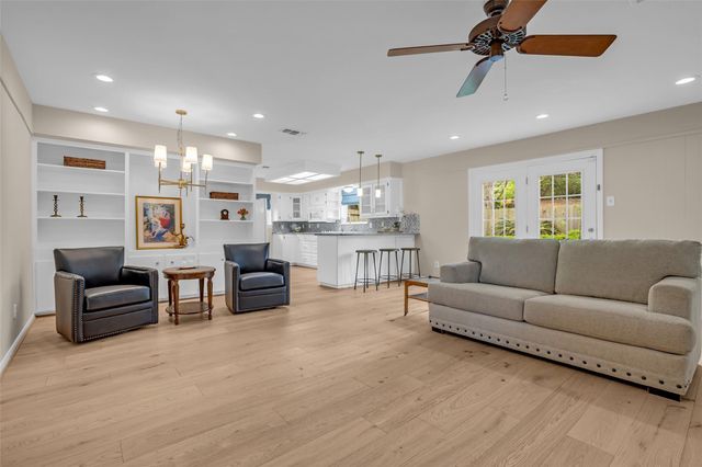 10127 Hazelhurst Drive, Houston, TX 77043