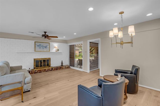 10127 Hazelhurst Drive, Houston, TX 77043