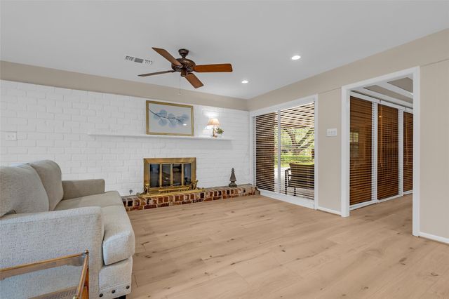 10127 Hazelhurst Drive, Houston, TX 77043