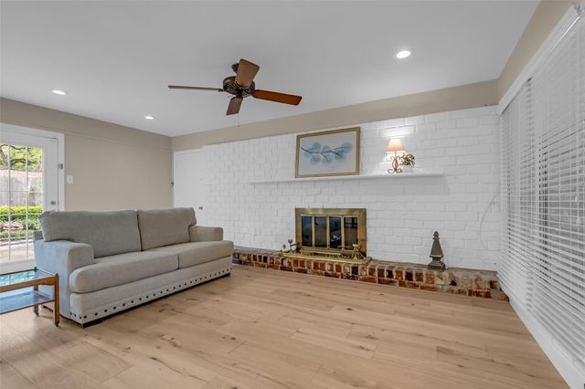 10127 Hazelhurst Drive, Houston, TX 77043
