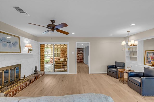 10127 Hazelhurst Drive, Houston, TX 77043