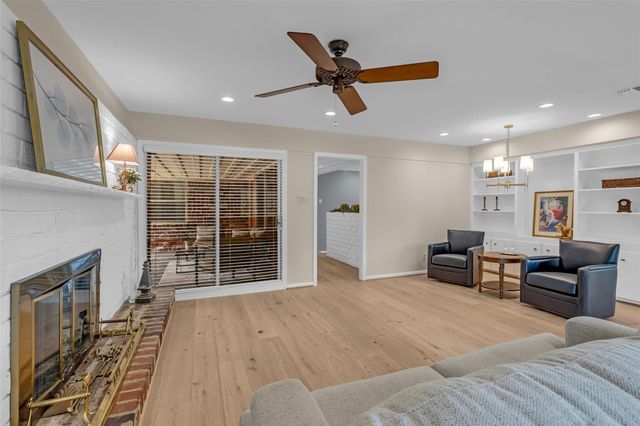 10127 Hazelhurst Drive, Houston, TX 77043
