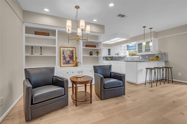 10127 Hazelhurst Drive, Houston, TX 77043