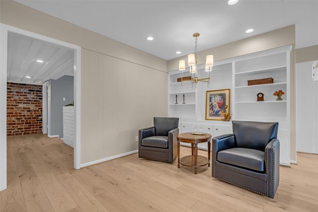 10127 Hazelhurst Drive, Houston, TX 77043