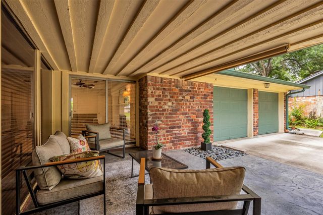 10127 Hazelhurst Drive, Houston, TX 77043